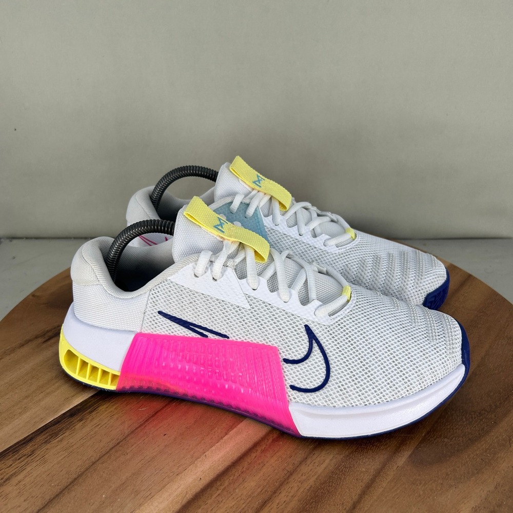 Nike Metcon 9 Mens Training Shoes White Pink Blue DZ2617-102 Size 8.5 Workout